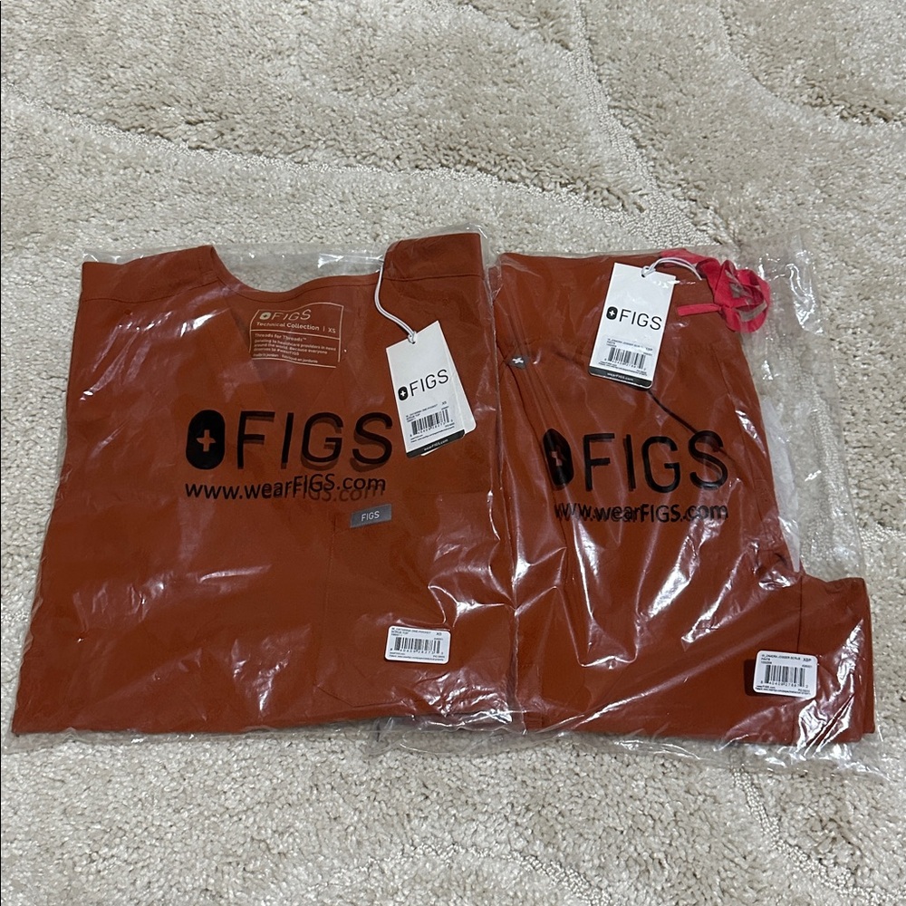 FIGS Scrub Set: Catarina Top and Zamora Jogger